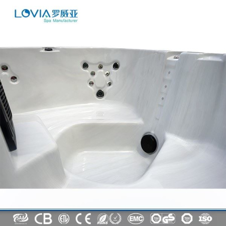 Гидромассажный спа бассейн Lovia Spa ZR7103